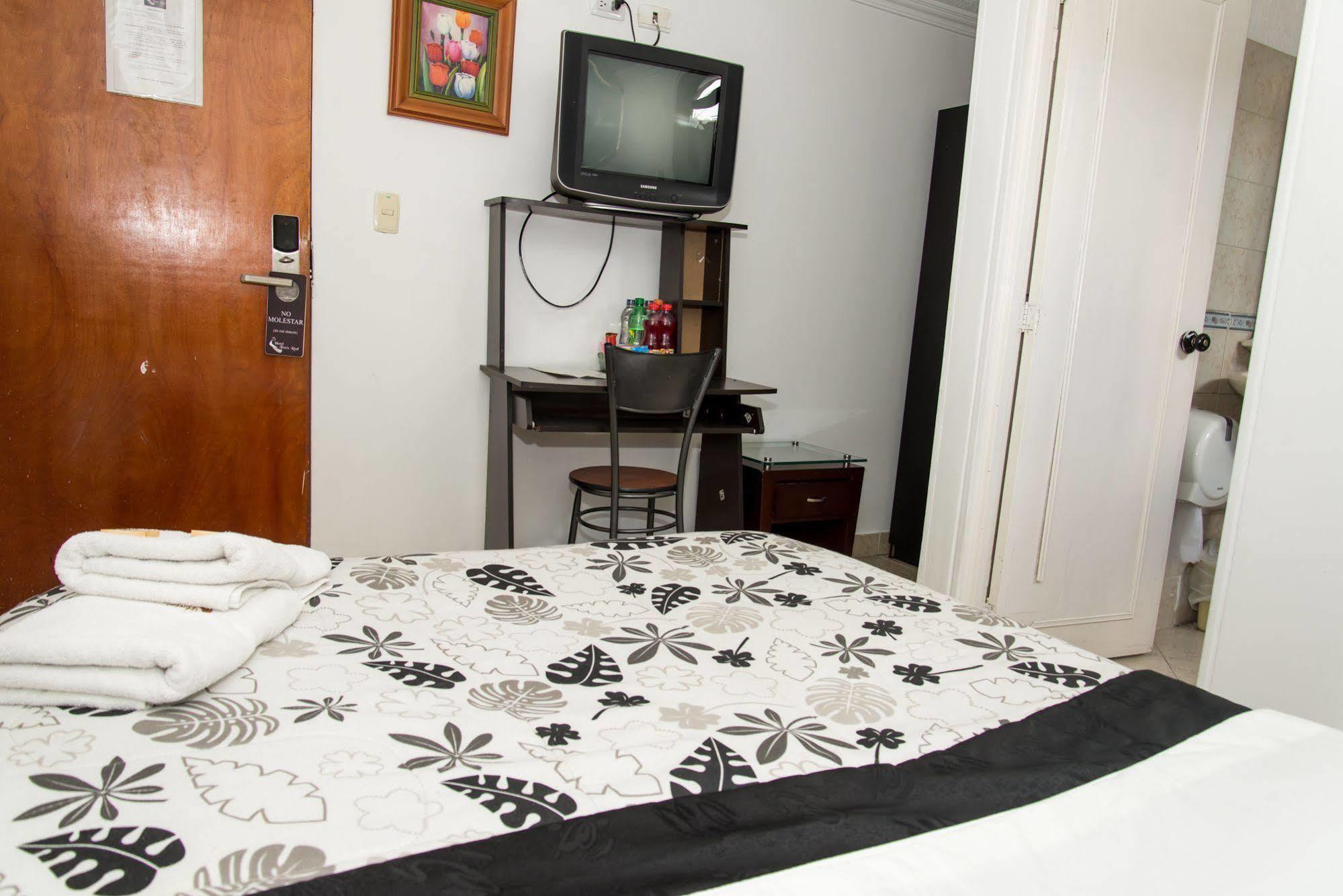 Hotel Fenix Real Bogota Buitenkant foto